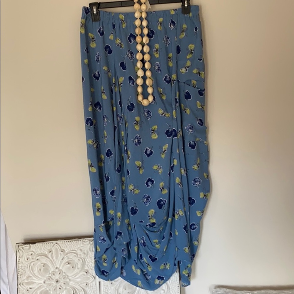 Skirt cheerful flow through florals + butterflies